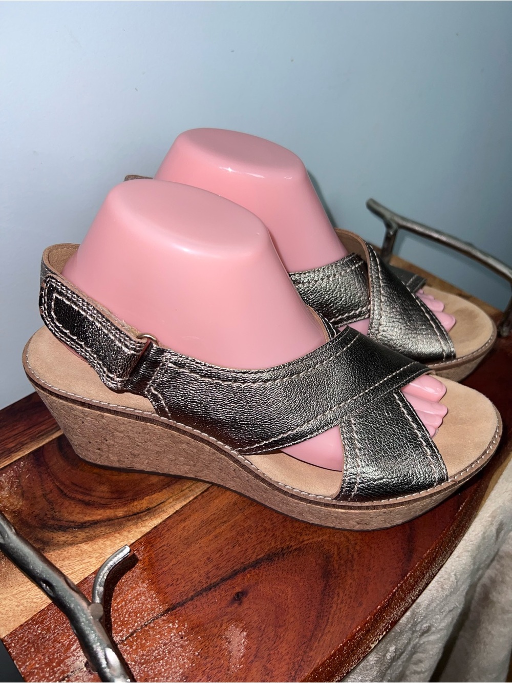 Clarks Artisan Womens 9 M Metallic Bronze Leather Cork Wedge Slingback Sandals